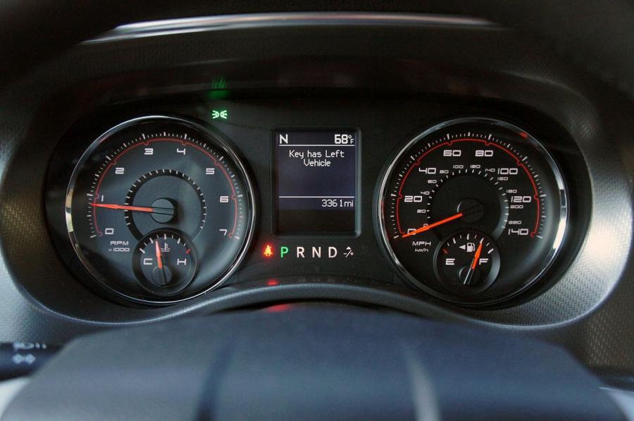  Dodge Charger Rallye V6 2011 года  (фото 18 из 42)